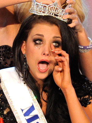 Work that waterproof mascara, girl.